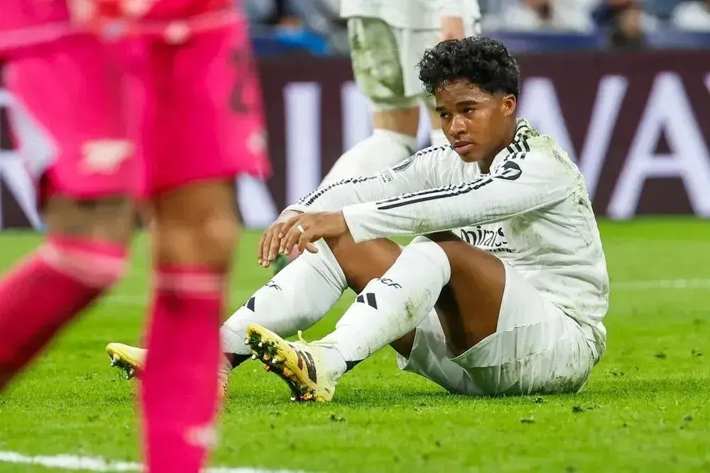 万欧元, 创下巴西足 万欧元, 创下巴西足