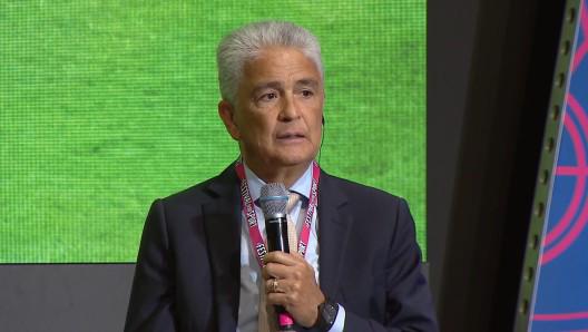 那是巨大的, 但无法集中, 真挚的言语